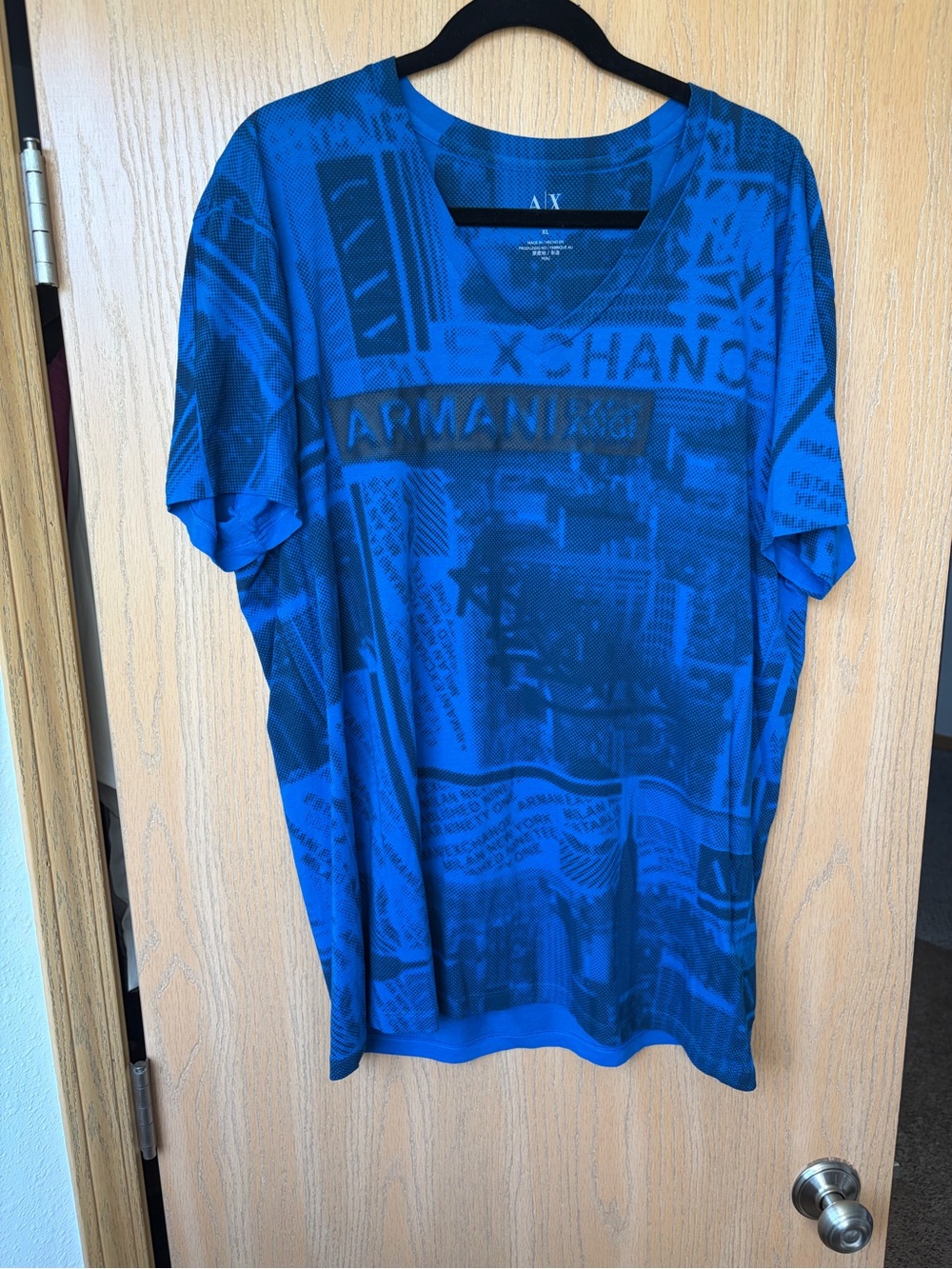 Armani Exchange Men’s Royal Blue Graphic V-Neck Tee Xl